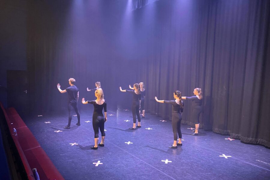 Senior Troupe - Waving through a window Senior Troupe - Waving through a window
