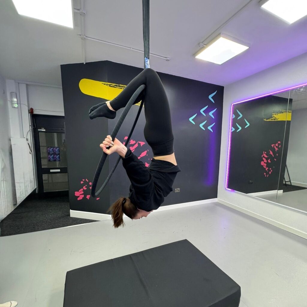 Our Hoop & Silks classes for ages 10–16 give teens the chance to build strength, flexibility, and confidence while learning amazing aerial tricks. Spin, climb, and perform in a safe and supportive environment! 

Class available at our Stone and Leek Studios!